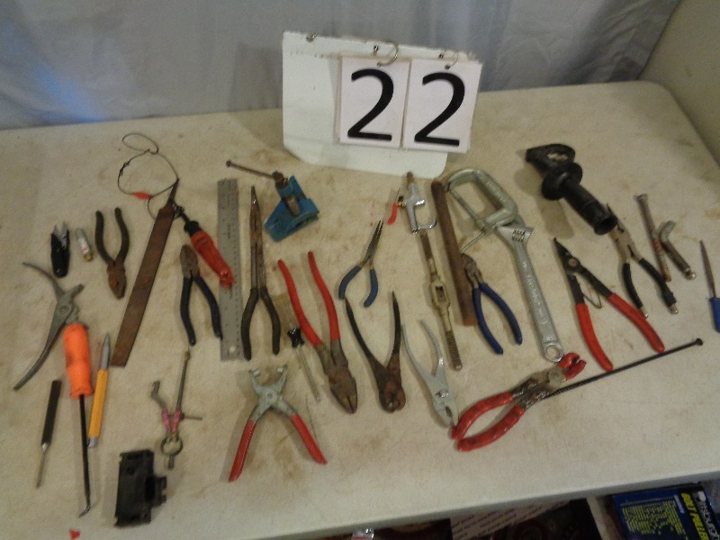 lot 22 image: Assorted Hand Tools