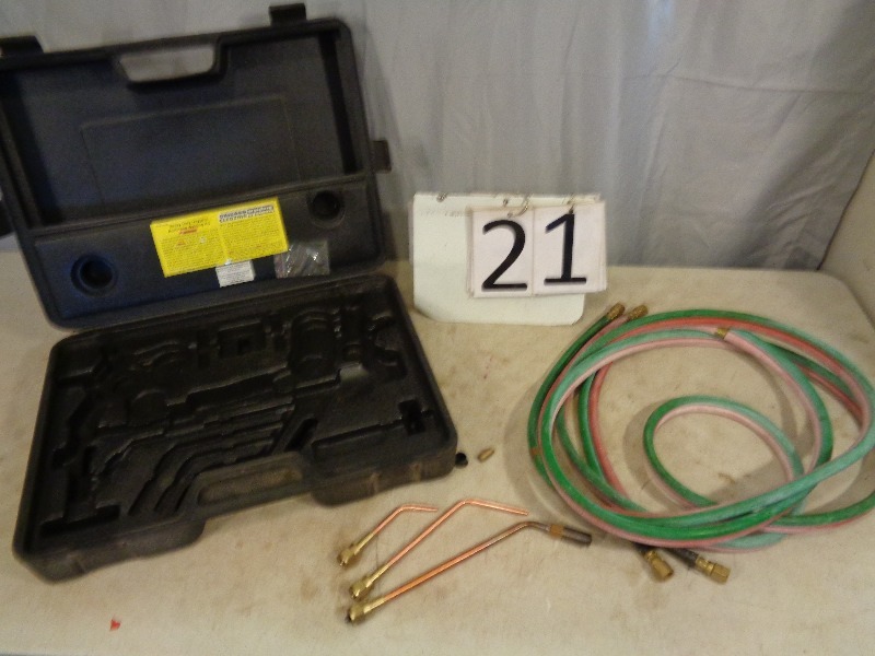 lot 21 image: Torch Hose and Accesories