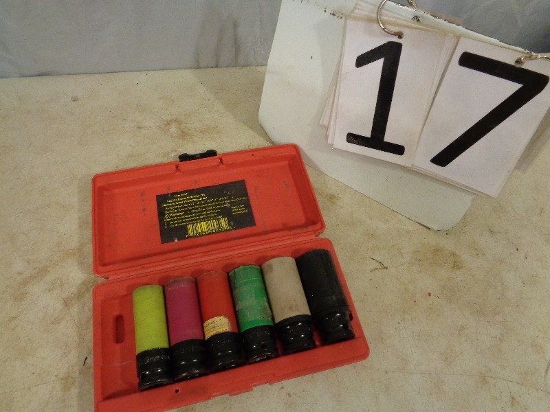 lot 17 image: 6 Pc Lug Nut Impact Socket Set