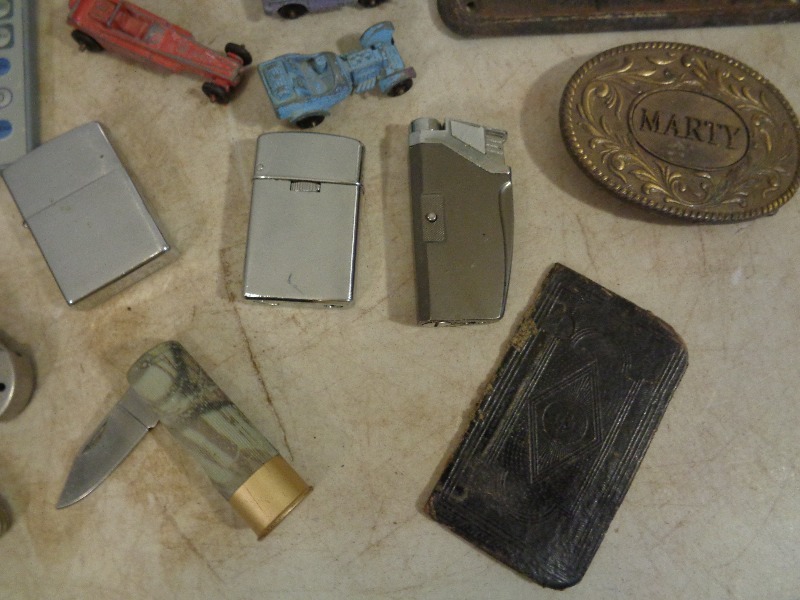 lot 12 image: Collectibles