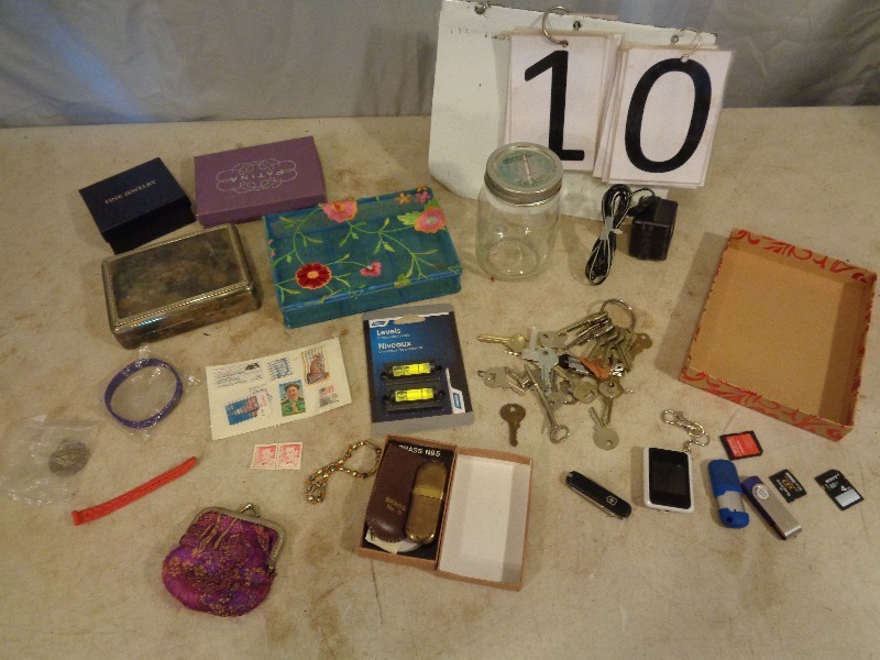 lot 10 image: Collectibles