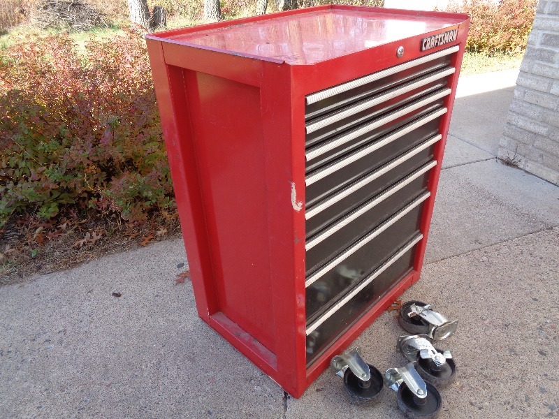 lot 9 image: Craftsman Toolbox with Wheels