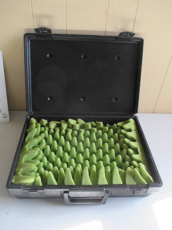 Nice pistol case, holds 2 - 4 pisto...