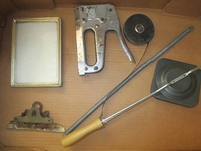 New Hamburger maker, staple gun, 50...
