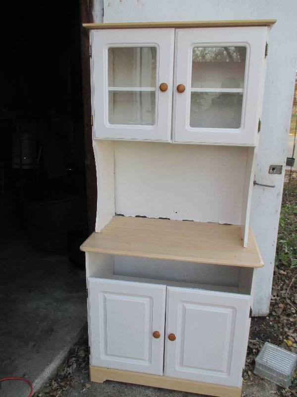 lot 78 image: White and wood grain open front cab...