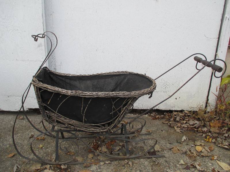 lot 80 image: Metal and wicker sleigh 17 tall pl...