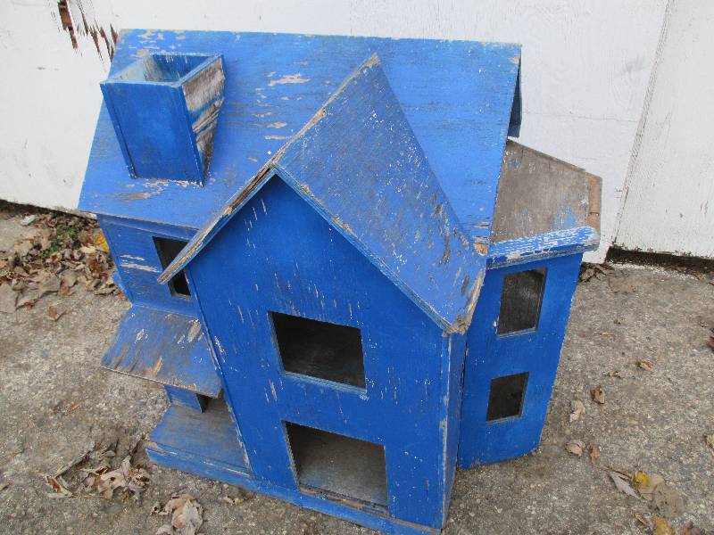 lot 87 image: Vintage wood handmade doll house...