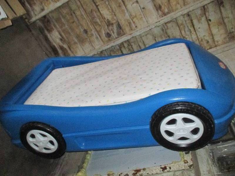 lot 94 image: Little Tikes car bed, 3 x 6 foot...