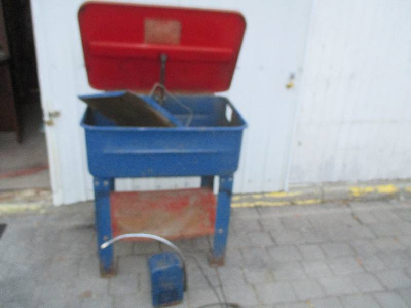lot 105 image: Parts washer...