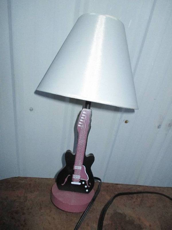 lot 106 image: Guitar lamp...