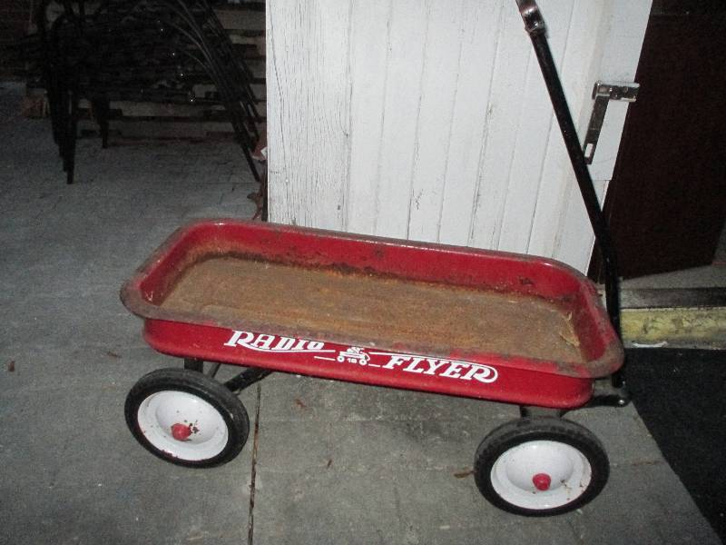 lot 109 image: Metal Radio Flyer wagon...