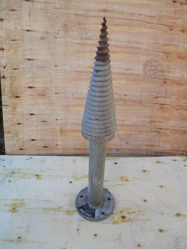 lot 8 image: The Unicorn all metal log splitter...