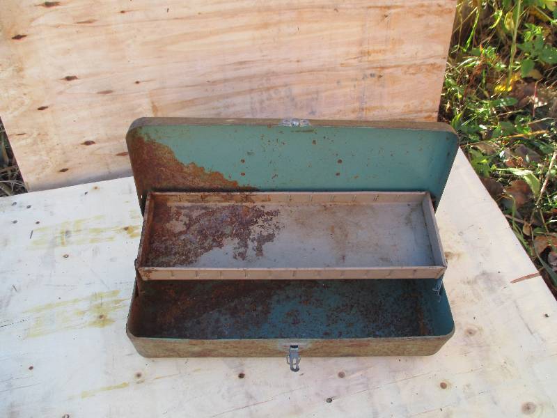 lot 23 image: vintage metal tool box ...
