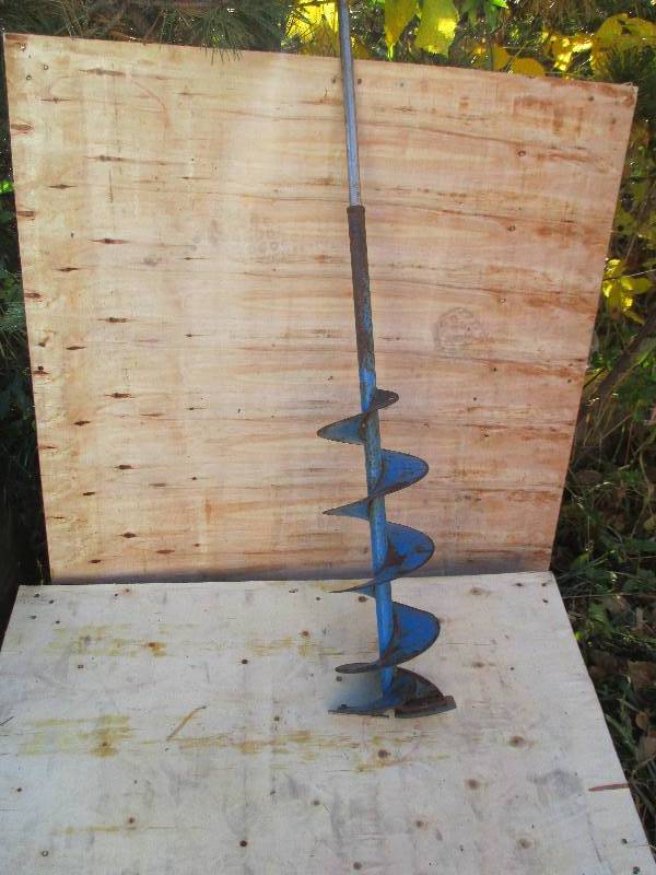 lot 30 image: ice auger ...