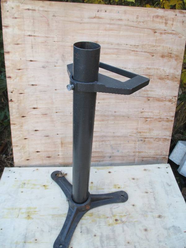 lot 58 image: all metal stand post is 30  tall ...