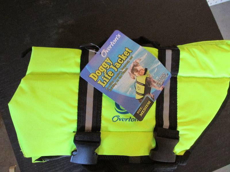 Size M Doggy life jacket with refle...
