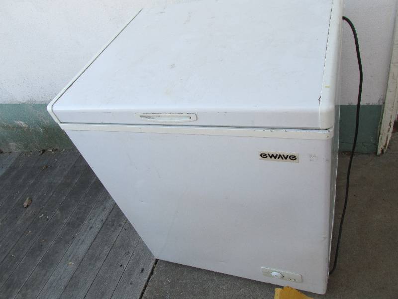 Ewave chest freezer, 27 x 22 34 ...