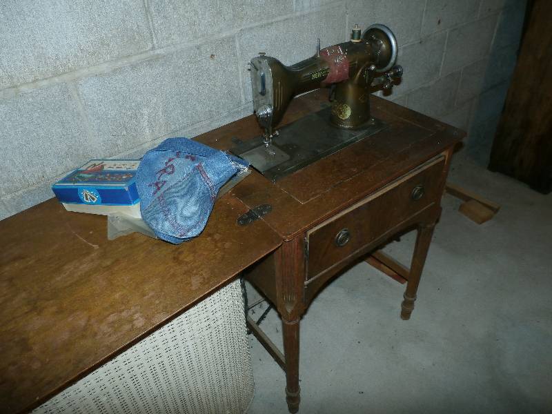 NEW HOME sewing machine.