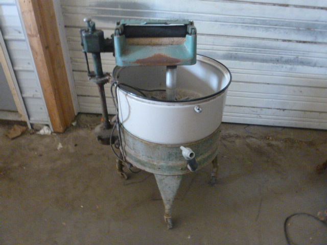 Vintage Maytag Ringer Washer