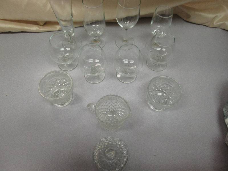 Box of various wine glasses, brandy...