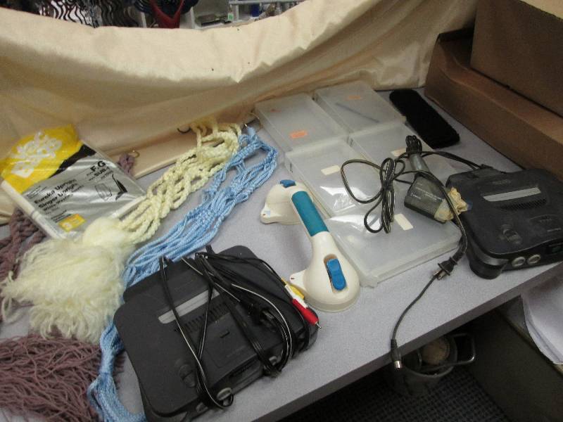 2 Nintendo 64s (working), 3 rope fl...