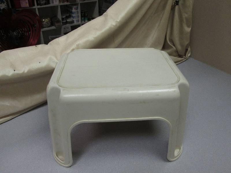 Rubbermaid step stool. Used but in ...