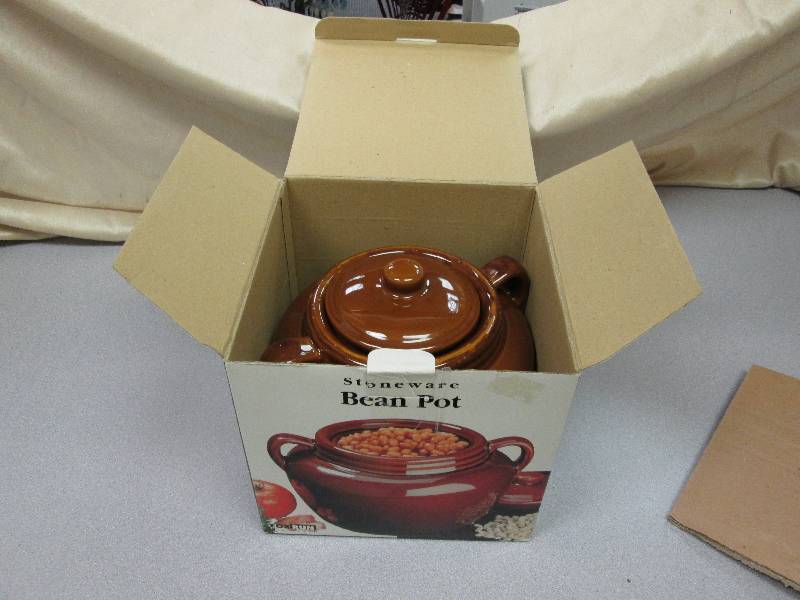 Stoneware bean pot. LIKE NEW...