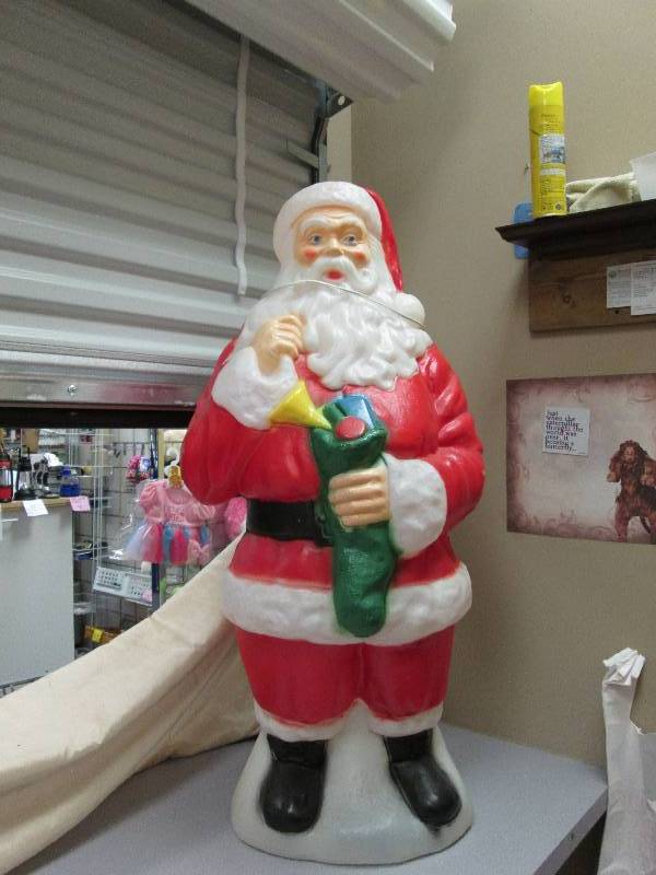 santa statue lights up and stands r...