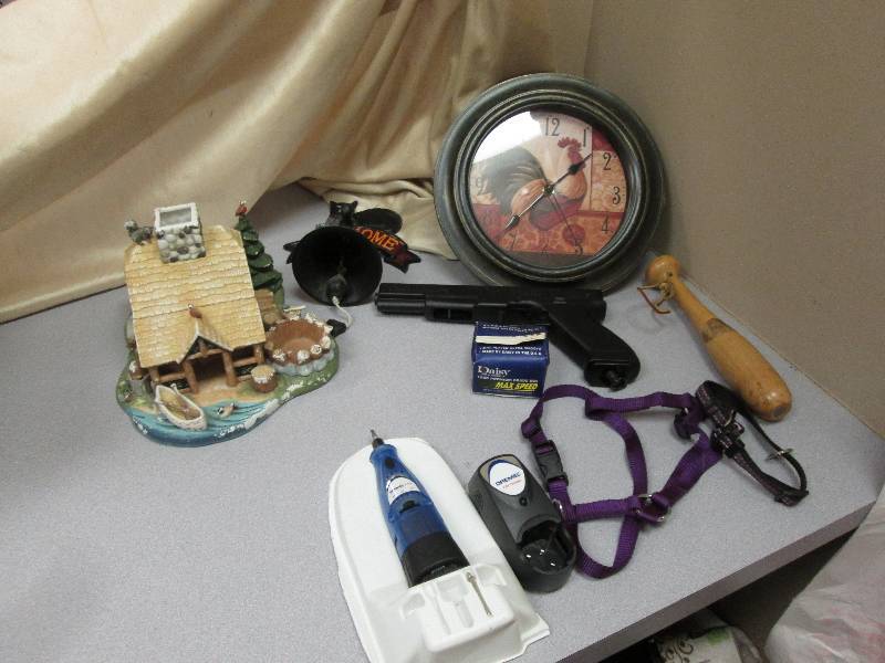 misc items all displayed in picture...
