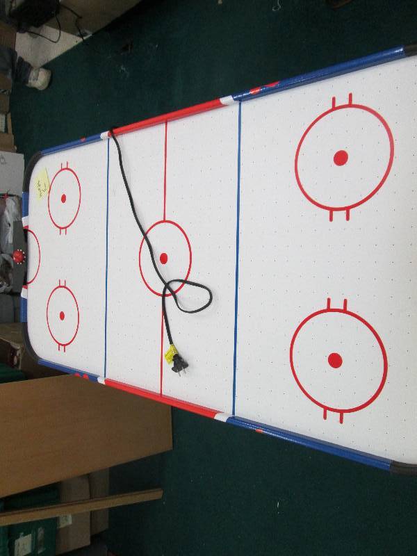 Air hockey table