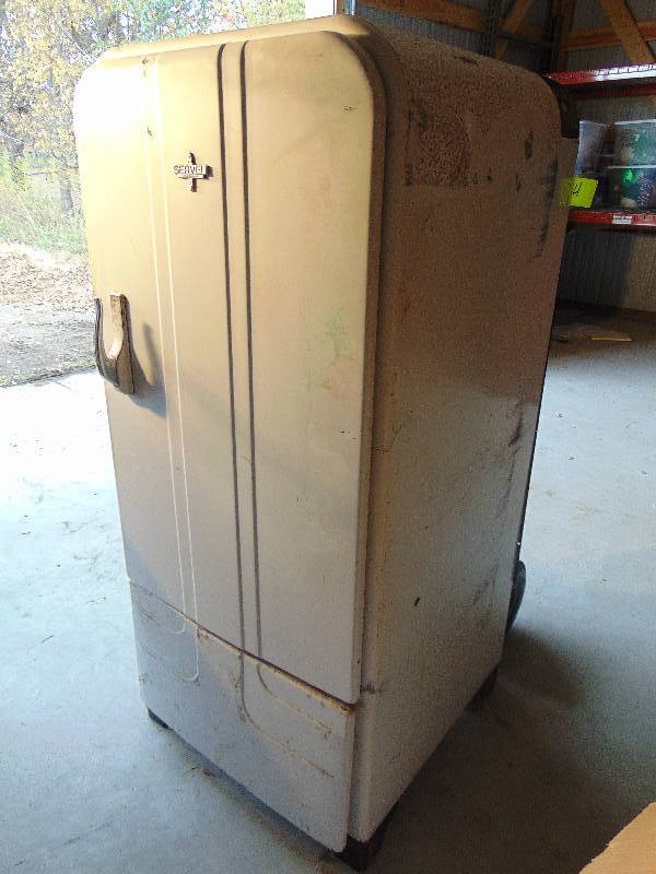 lot 4 image: Servel Gas Refrigertor