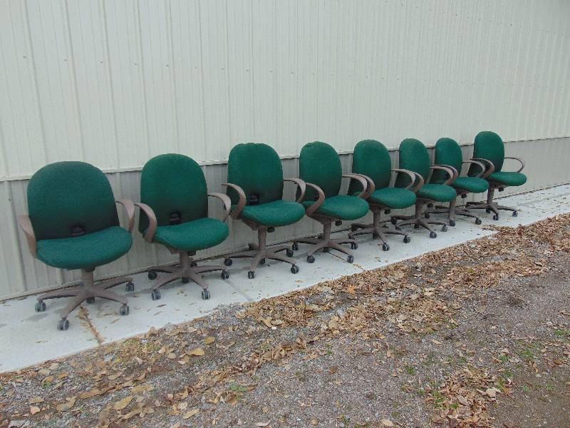 lot 6 image: Lot of 8 Green Rolling Chairs