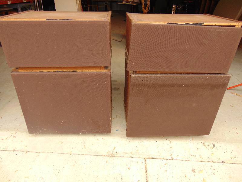 lot 20 image: Altec Lansing 15 Speakers