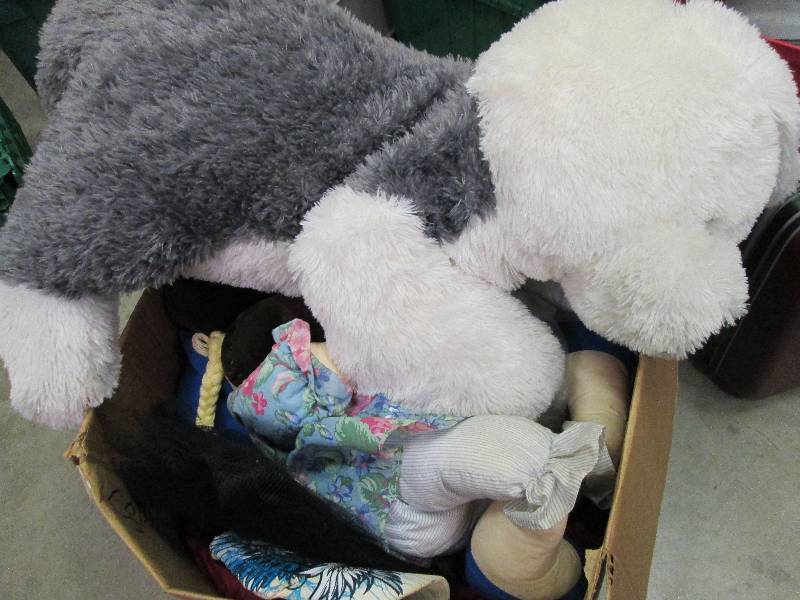 Large lot of mixed stuffed animals...