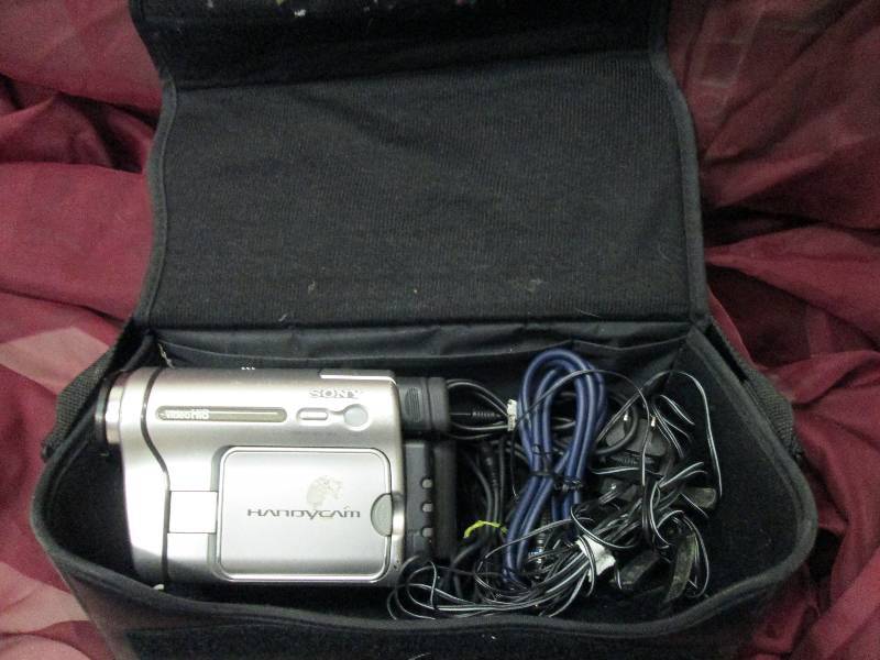 Sony Video Hi8 Handycam with case...