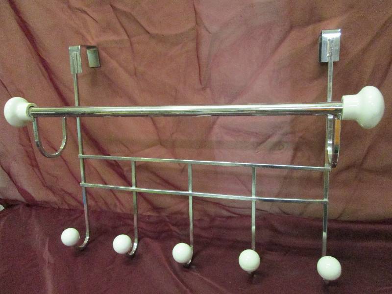 Over the door Hanging rack with whi...