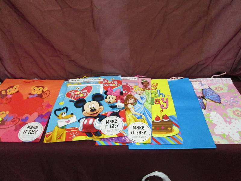 lot of 5 valentines day gift bags (...