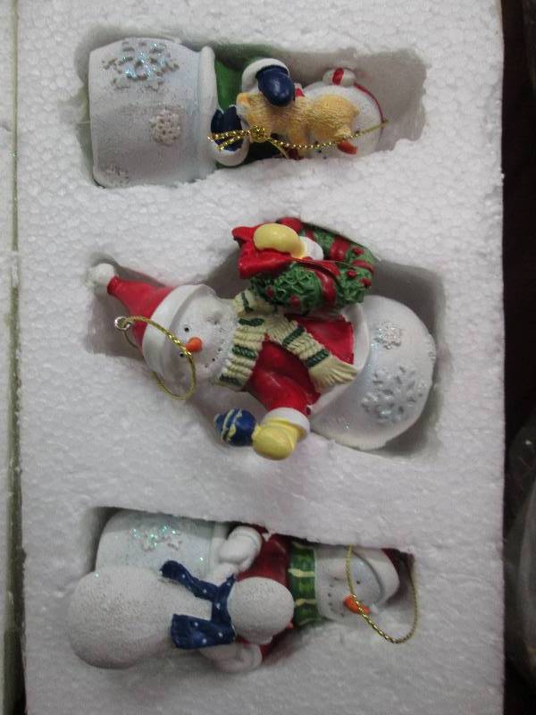 2 glass snowmen,1birdhouse,1microwa...