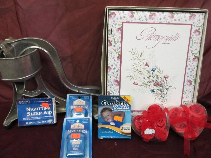 lot of 13 mini roses,2dental floss,...