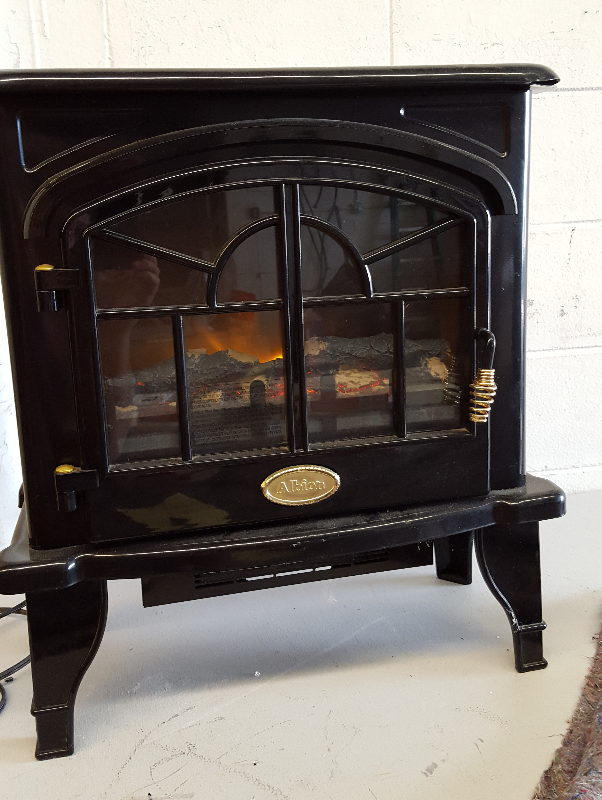 lot 87 image: Vintage-style Electric Fireplace
