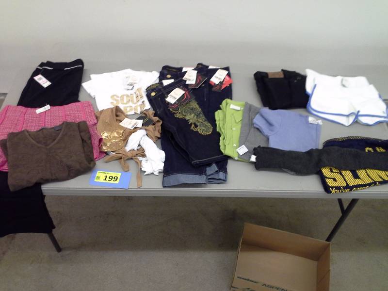 GirlsWomens Clothing Lot