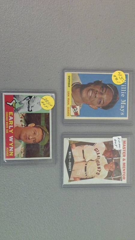Baseball Card Lot (3 Cards)
