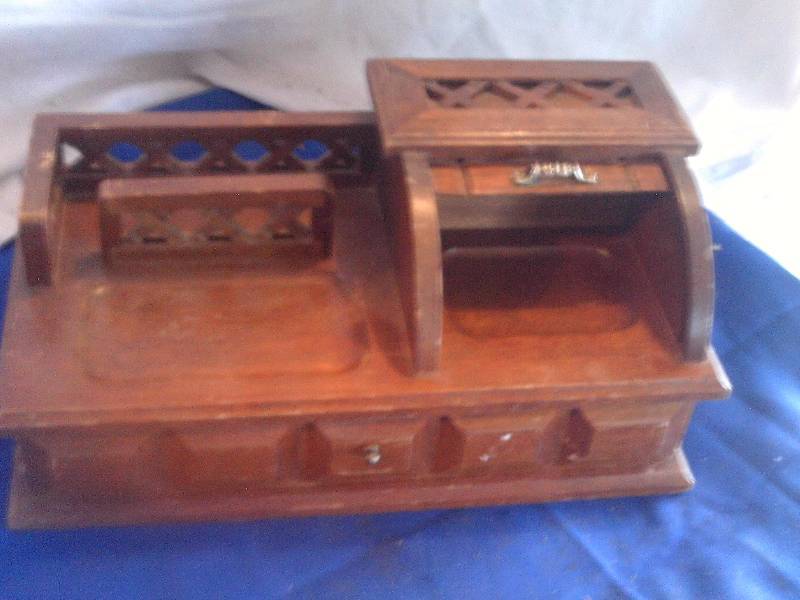 vintage wooden jewlery box