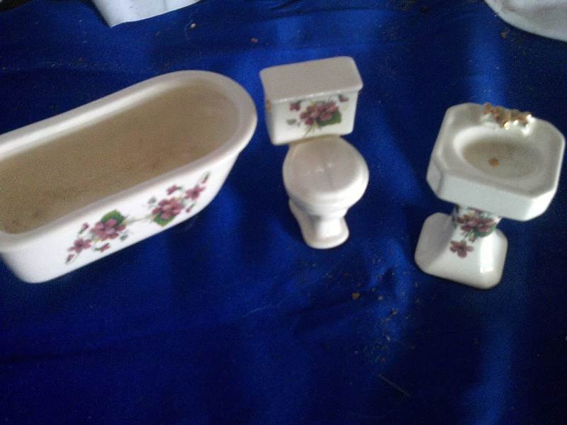 collectible bathroom set