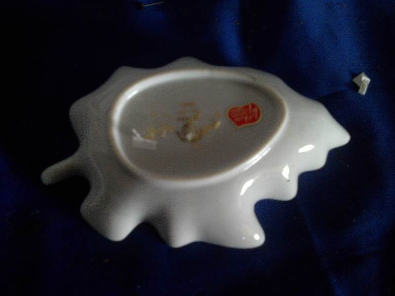 3 collectible dishes