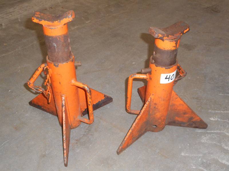 (2) Heavy Duty Steel Jack Stands ...