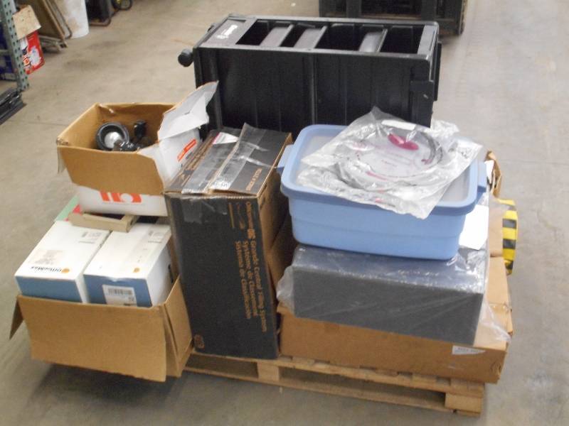 Pallet Lot New Sign Frames, Hardsh...