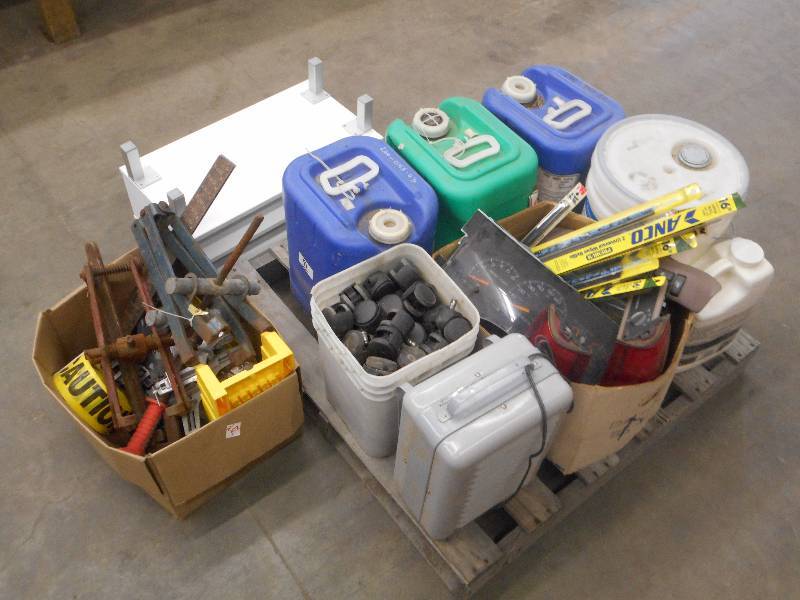 Pallet Lot Water Jugs, Caster Whee...