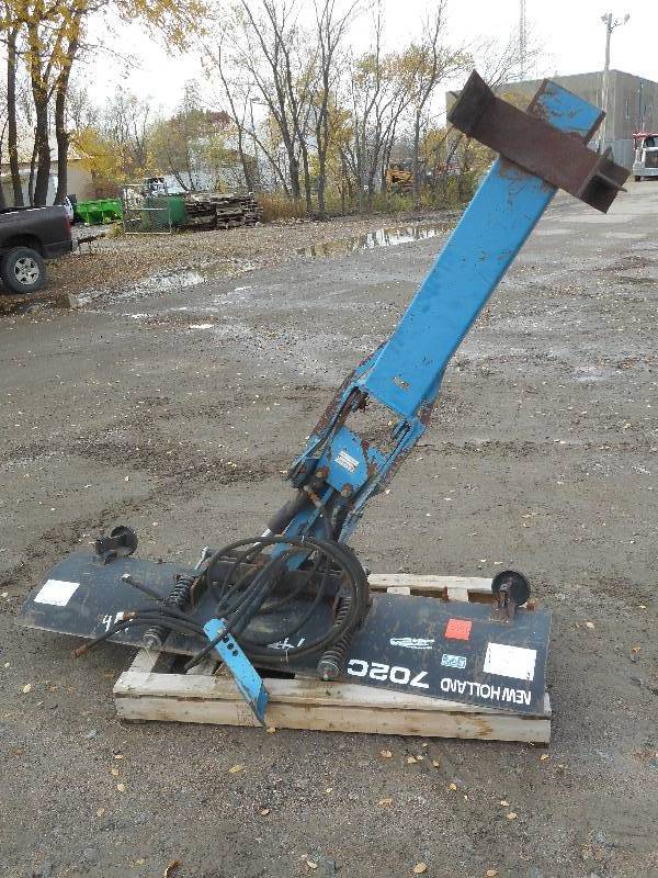 New Holland 702C Belly-Mount Tracto...