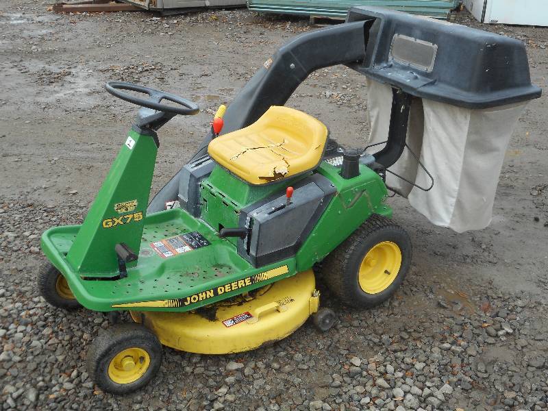 lot 1 image: John Deere GX75 Riding Lawn Mower, ...